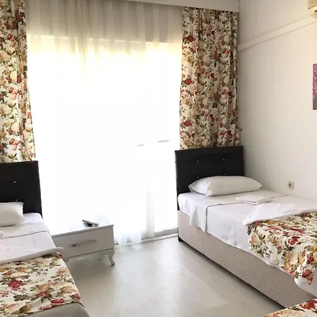 Ucan Apart 住宿加早餐酒店 马尔马里斯